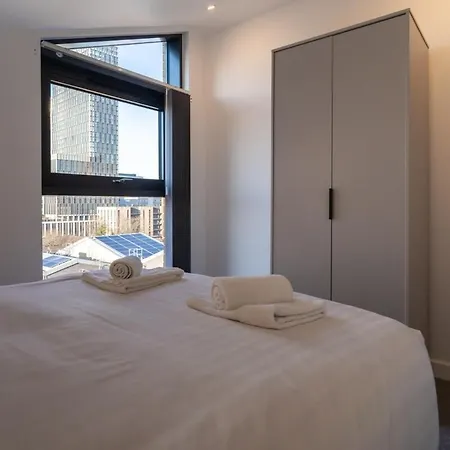 Chic 2 Bed 2 Bath In A Modern Development Birmingam
