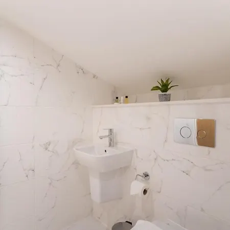 Chic 2 Bed 2 Bath In A Modern Development